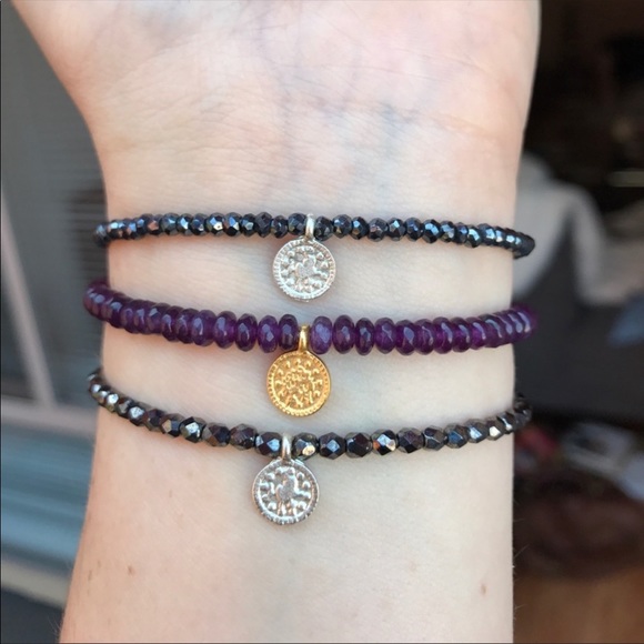 Coon charm beaded stretch bracelet - Picture 9 of 12